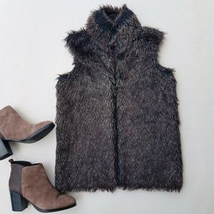 89th & MADISON Faux Fur Dark Chocolate Brown Black Vest Crochet Back Size Small